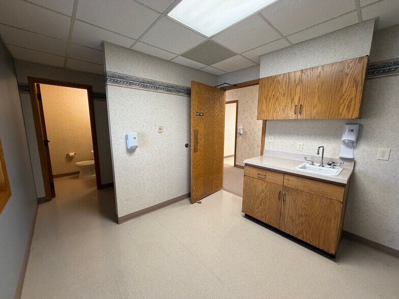 More Photos Of 620 N Alpha St, Grand Island Medical For Sale