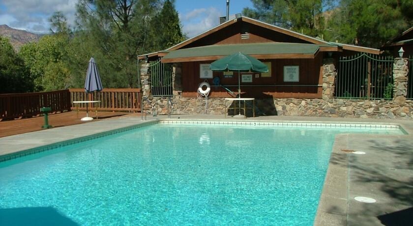 More Photos Of 13745 Sierra Way, Kernville Hotel For Sale