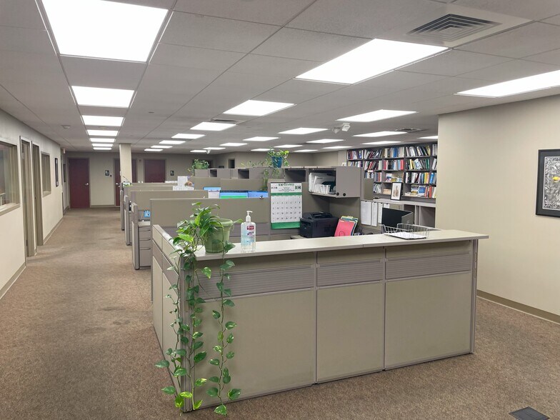 More Photos Of 66 Southern Blvd, Nesconset Showroom For Lease