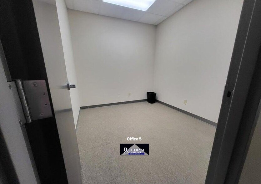 More Photos Of 2318 E 32nd St, Joplin Office For Lease