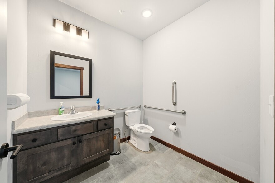 More Photos Of 1408 N Jackrabbit Ln, Belgrade Office For Sale