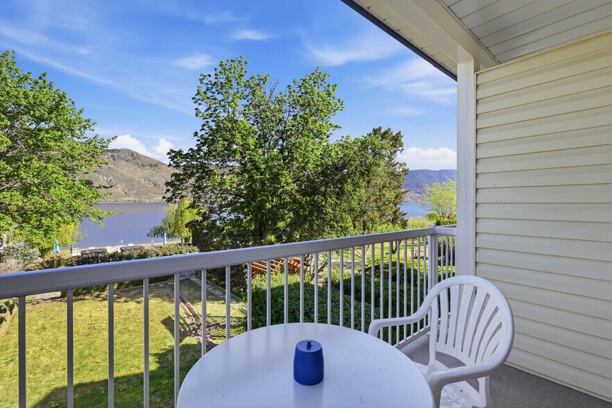 More Photos Of 7001 Savona Access Rd, Thompson-Nicola Hotel For Sale