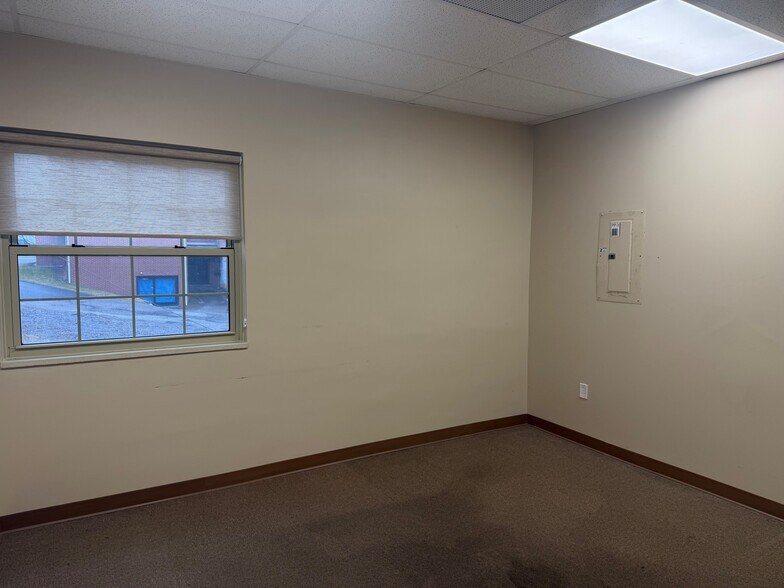More Photos Of 8162 Perry Hwy, Pittsburgh Storefront Retail Office For Lease
