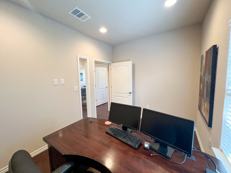 More Photos Of 1464 E Whitestone Blvd, Cedar Park Loft Creative Space For Lease