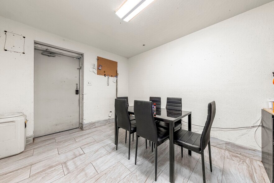 More Photos Of 42621 2nd St E, Lancaster Warehouse For Sale