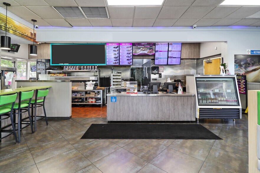 More Photos Of 750 W Sample Rd, Pompano Beach Fast Food For Lease