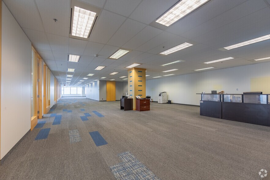 More Photos Of 125 Commerce Valley Dr W, Markham Coworking Space