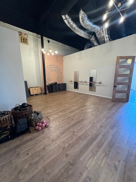 More Photos Of 23460 Cinema Dr, Valencia Unknown For Lease