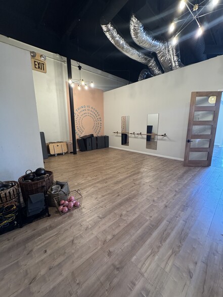 More Photos Of 23460 Cinema Dr, Valencia Unknown For Lease