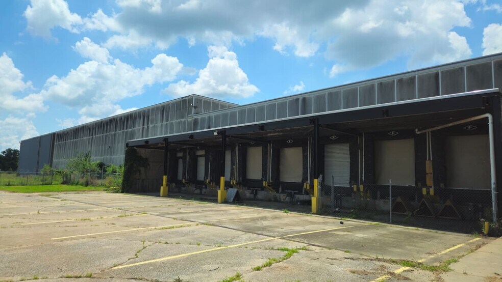 More Photos Of 2111 Old Shawnee Rd, Muskogee Warehouse For Lease