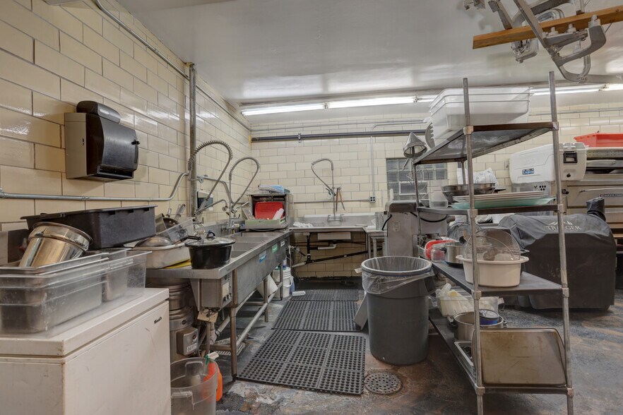 More Photos Of 3900-3910 W Colfax Ave, Denver Storefront For Lease