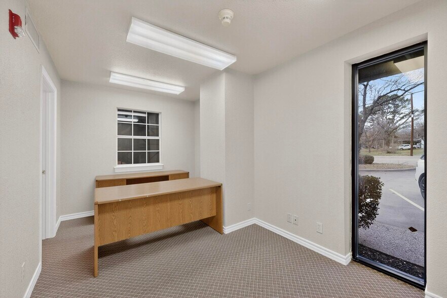 More Photos Of 2620 Carson St, Haltom City Light Distribution For Lease