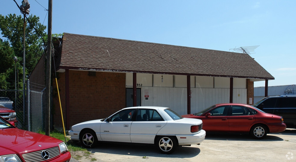 Primary Photo Of 952 Bragg Blvd, Fayetteville Flex For Sale