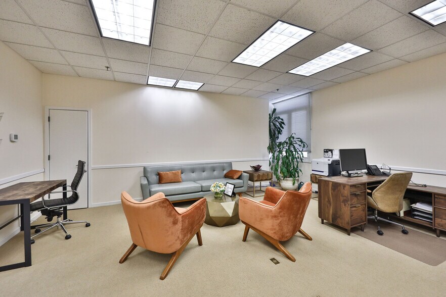 More Photos Of 400-415 Executive Dr, Langhorne Medical For Lease
