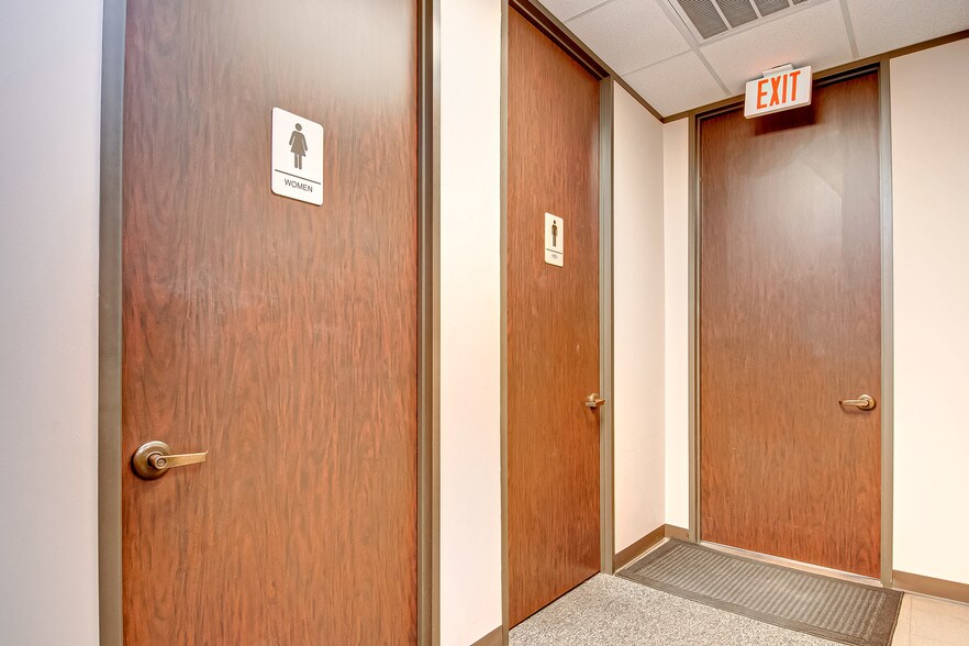 More Photos Of 7102 Glen Chase Ct, Houston Office For Sale