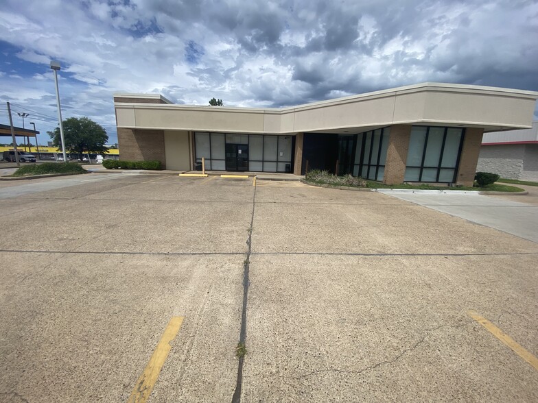 Primary Photo Of 1927 N Market St, Shreveport Bank For Sale