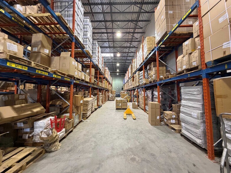 More Photos Of 11280 Twigg Pl, Richmond Warehouse For Lease