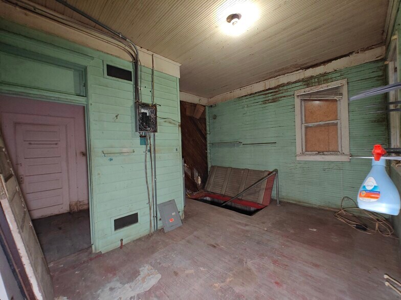 More Photos Of 2020 N Main St, Jacksonville Specialty For Sale