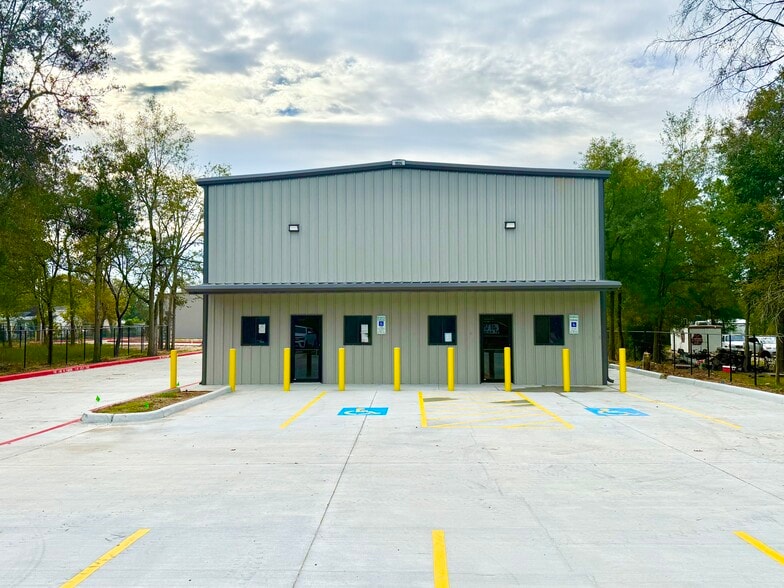 More Photos Of 837 Santa Fe St, Conroe Industrial For Lease