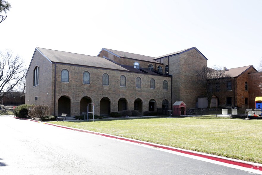 More Photos Of 329-331 S York Rd, Bensenville Daycare Center For Lease