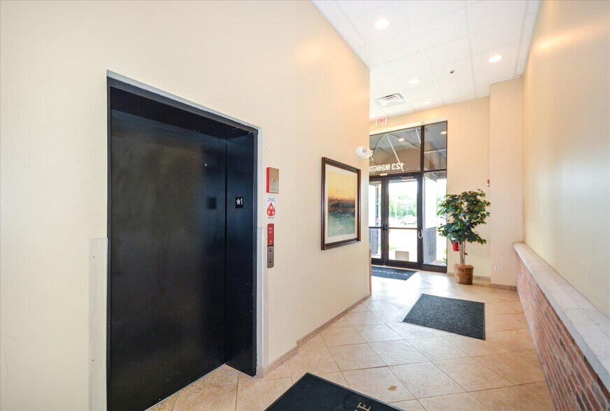 More Photos Of 123 W Washington St, Oswego Office For Lease