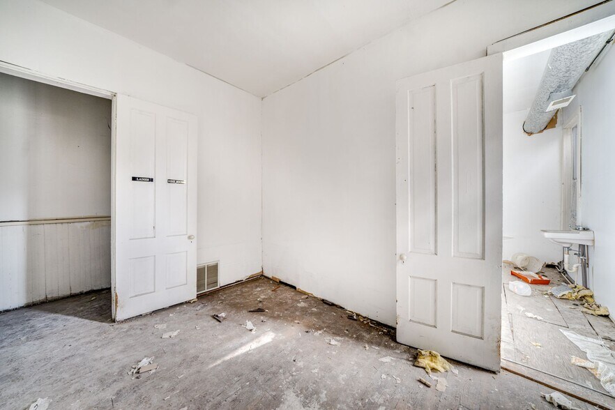 More Photos Of 1039 Dixie Hwy, Louisville Flex For Sale