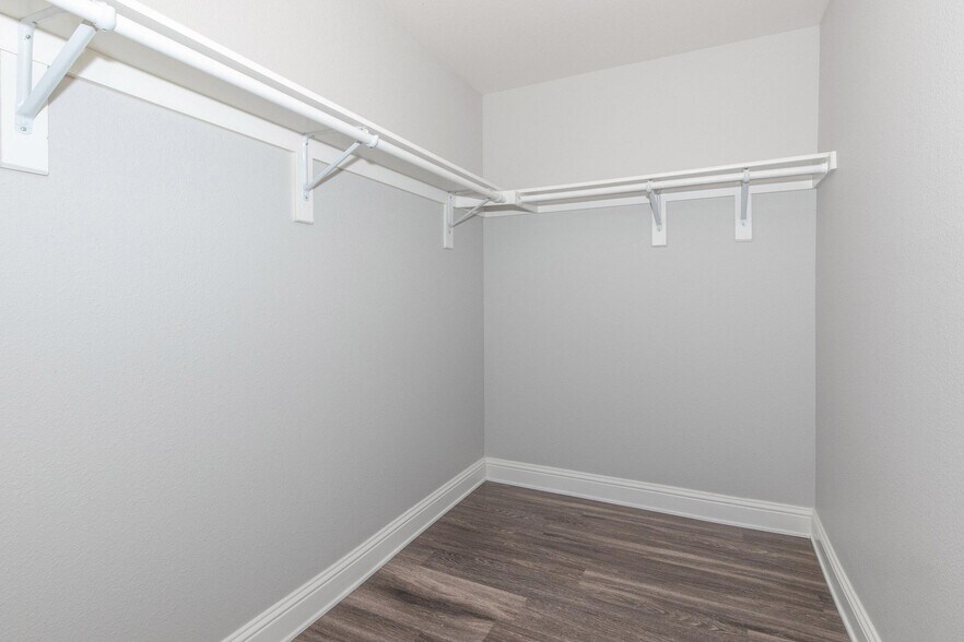 More Photos Of 1027 Washington Ave, Golden Apartments For Lease
