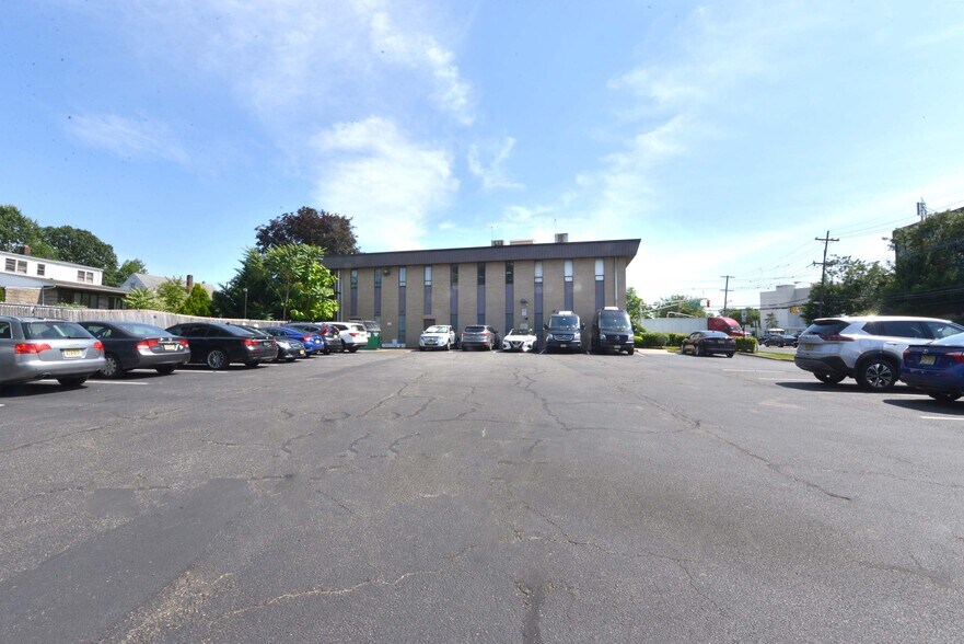 More Photos Of 289 Market St, Saddle Brook Office For Sale