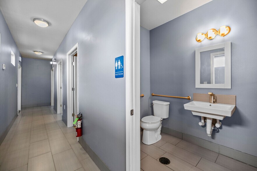 More Photos Of 276 E Pine St, Ponchatoula Office For Sale