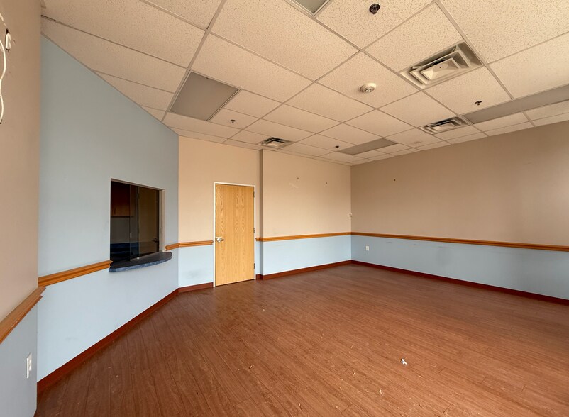 More Photos Of 1856 Precinct Line Rd, Hurst Unknown For Lease