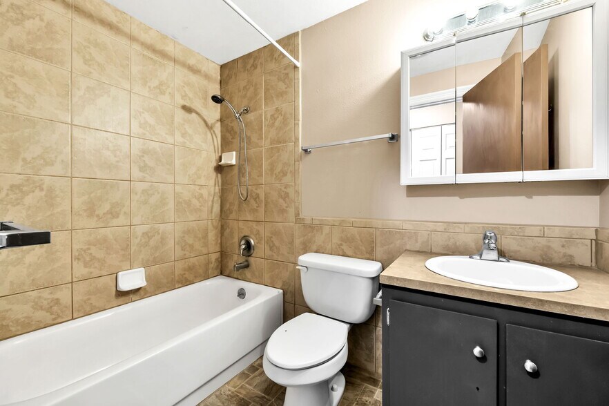 More Photos Of 13500 SE Linden Ln, Milwaukie Apartments For Sale