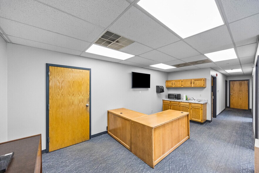 More Photos Of 80 Davis Pky, Clyde Warehouse For Sale