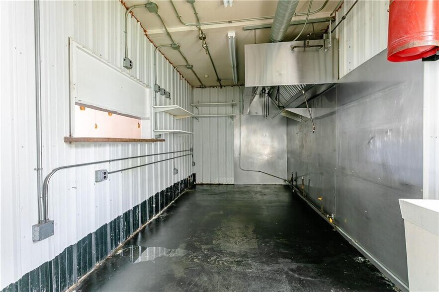 More Photos Of 3829 N Main St, Marion Storefront Retail Residential For Sale