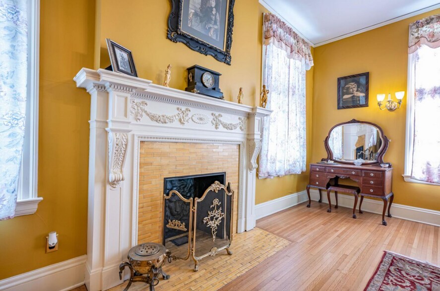 More Photos Of 623 Broadway St, Baraboo Specialty For Sale