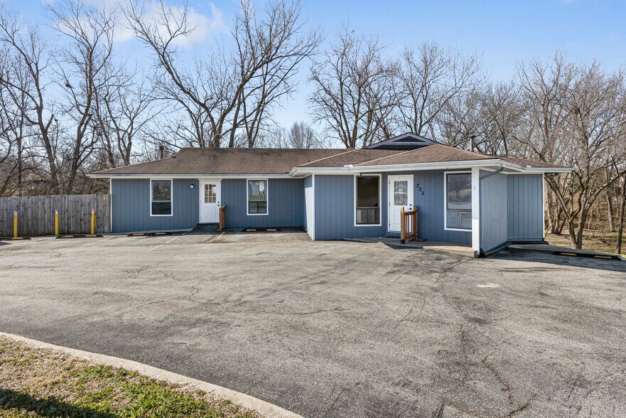 Primary Photo Of 205 Southbrook Pky, Kearney Daycare Center For Sale