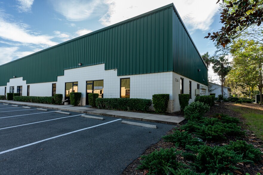 More Photos Of 794 Sanders Rd, Port Orange Showroom For Lease