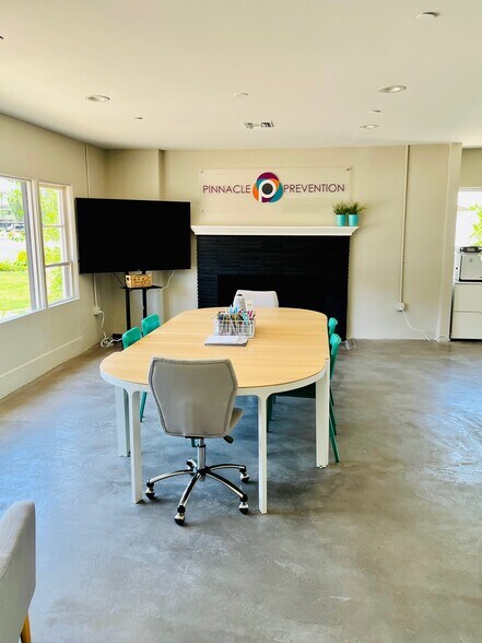 More Photos Of 484 W Chandler Blvd, Chandler Office For Lease