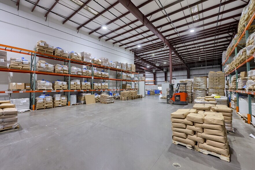 More Photos Of 301 Commerce Dr, New Holland Warehouse For Sale