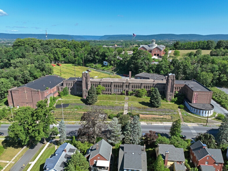 More Photos Of 2200 Market St, Harrisburg Schools For Sale