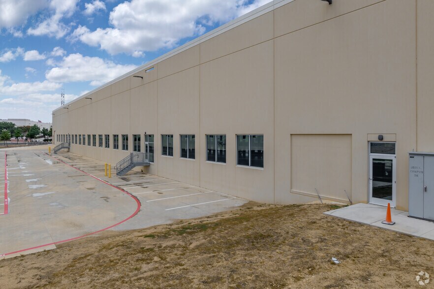 More Photos Of 6422 E Campus Dr, San Antonio Unknown For Lease