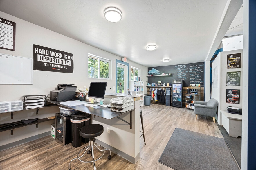 More Photos Of 112 E Blanchard Lake Rd, Whitefish Warehouse For Lease