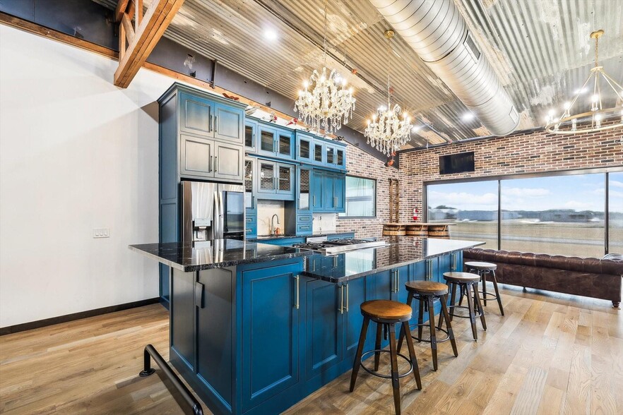 More Photos Of 9408 Learjet Ln, McKinney Airplane Hangar For Sale