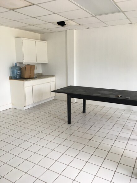 More Photos Of 2711 Kelly Ln, Pflugerville Warehouse For Sale