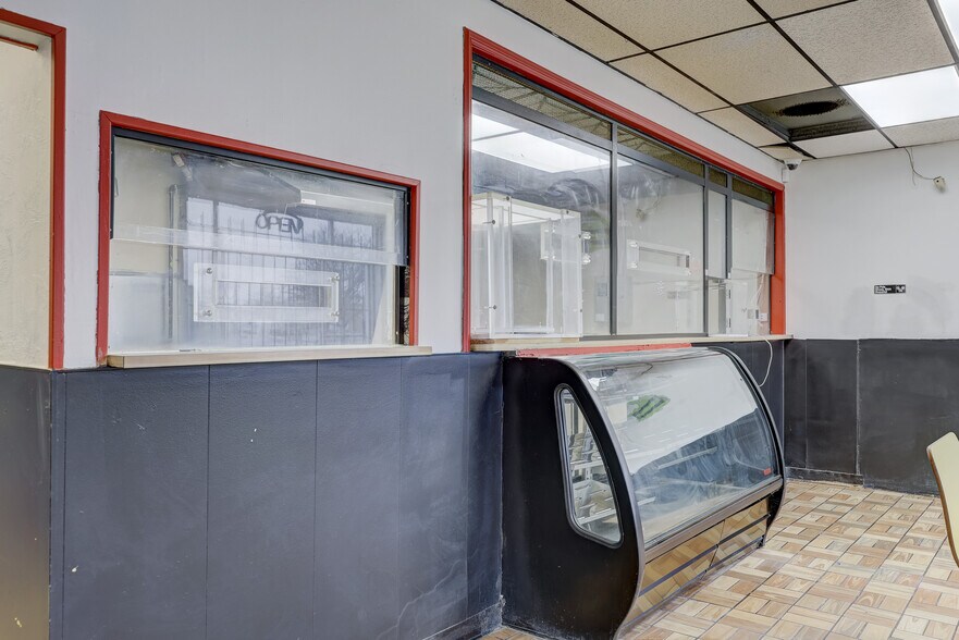 More Photos Of 21559 Grand River Ave, Detroit Storefront For Lease