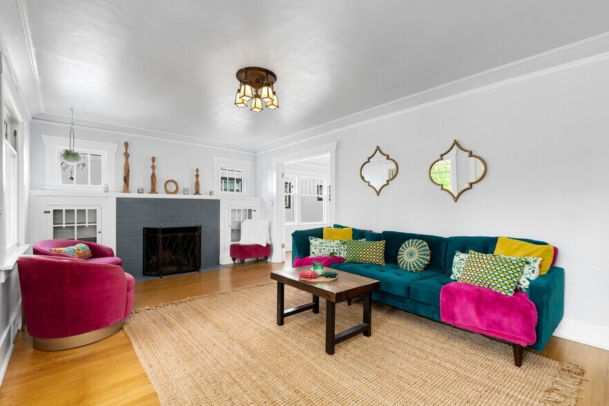 More Photos Of 410 N 46th St, Seattle Apartments For Sale