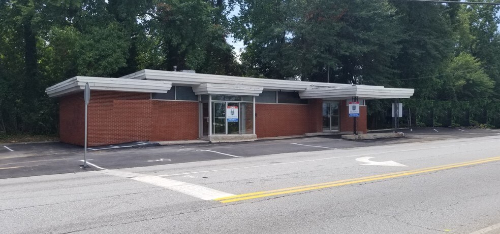 More Photos Of 5037 Peachtree Rd, Chamblee General Retail For Sale