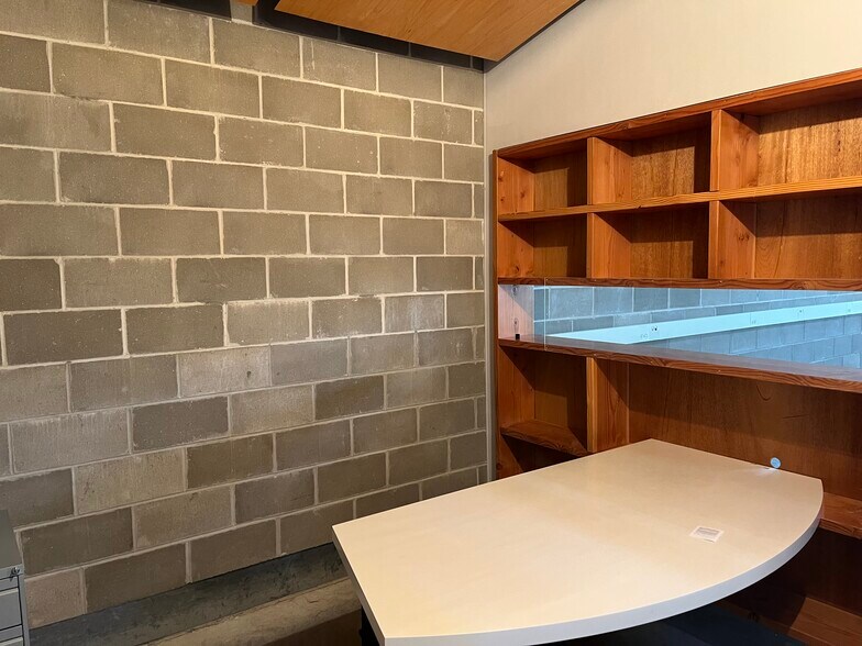 More Photos Of 2712 Stange Rd, Ames Storefront Retail Office For Lease