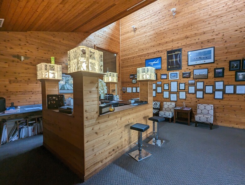 More Photos Of 18321 Parkway, Melfa Light Manufacturing For Sale