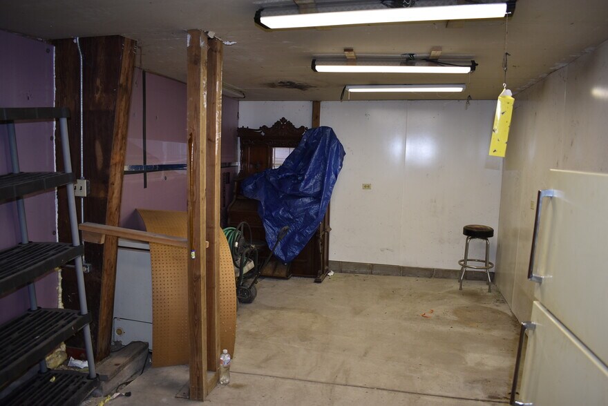 More Photos Of 110 30 St, Fremont Warehouse For Sale