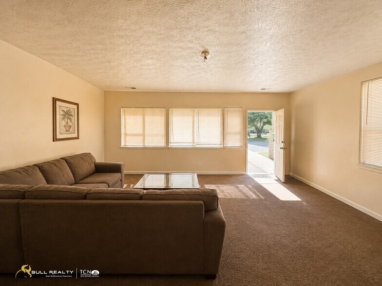 More Photos Of 530 NE Parkway Dr, Atlanta Apartments For Sale